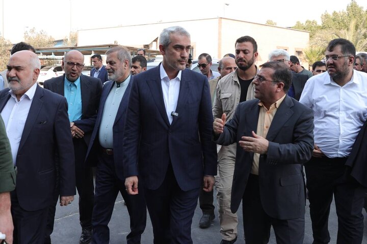 بازدید وزیر اقتصاد از انبارهای منطقه ویژه بندر امام خمینی(ره)