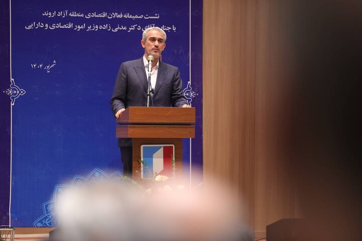 نشست مدیران و فعالان اقتصادی منطقه آزاد اروند با وزیر اقتصاد