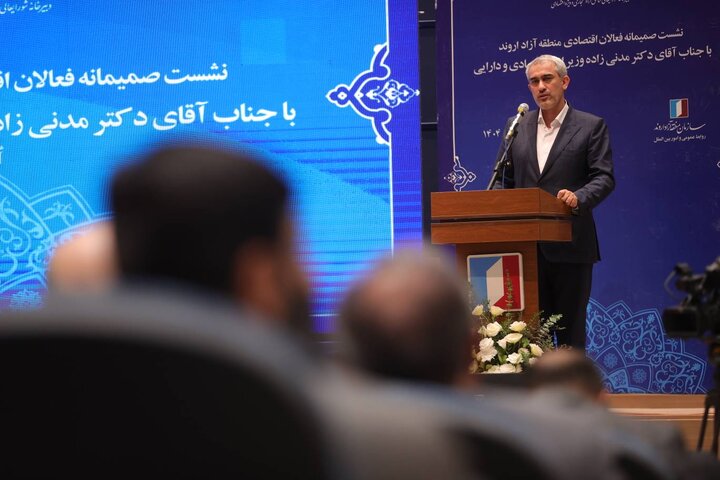 نشست مدیران و فعالان اقتصادی منطقه آزاد اروند با وزیر اقتصاد