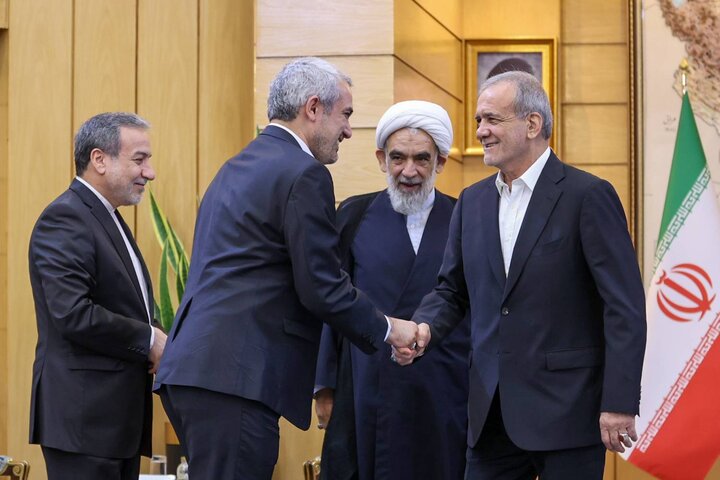 عزیمت وزیر اقتصاد به کشور چین