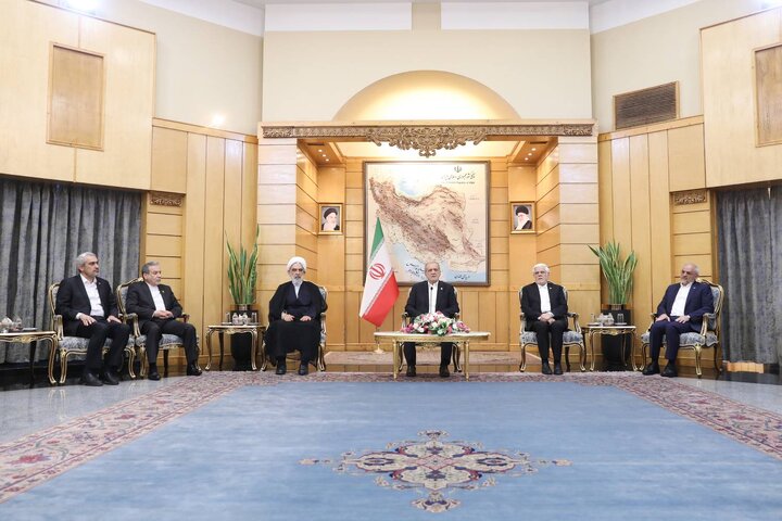 عزیمت وزیر اقتصاد به کشور چین