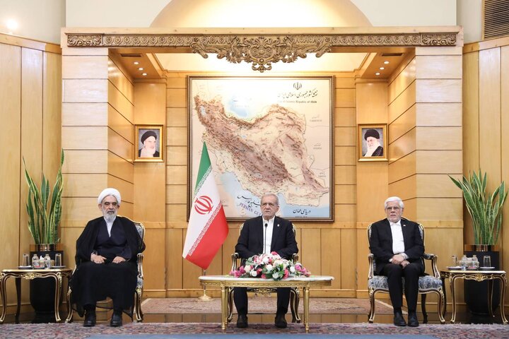 عزیمت وزیر اقتصاد به کشور چین