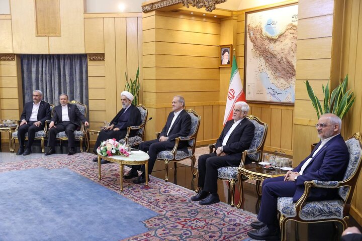 عزیمت وزیر اقتصاد به کشور چین