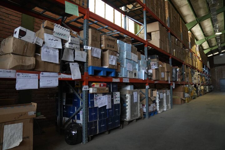 بازدید اصحاب رسانه از انبارهای سازمان جمع آوری و فروش اموال تملیکی