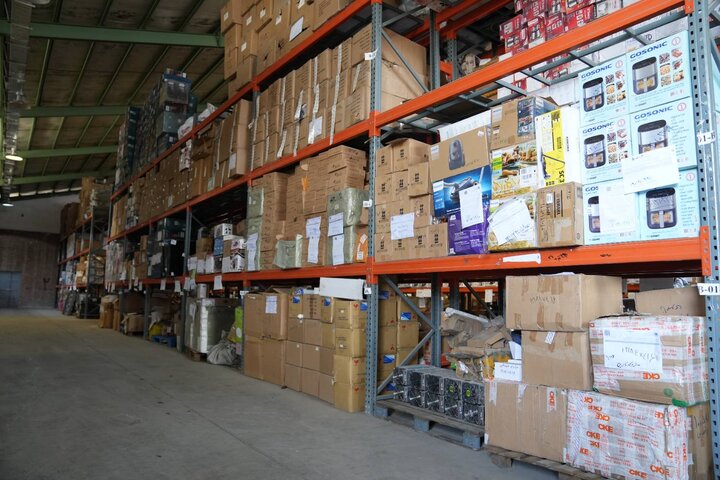 بازدید اصحاب رسانه از انبارهای سازمان جمع آوری و فروش اموال تملیکی