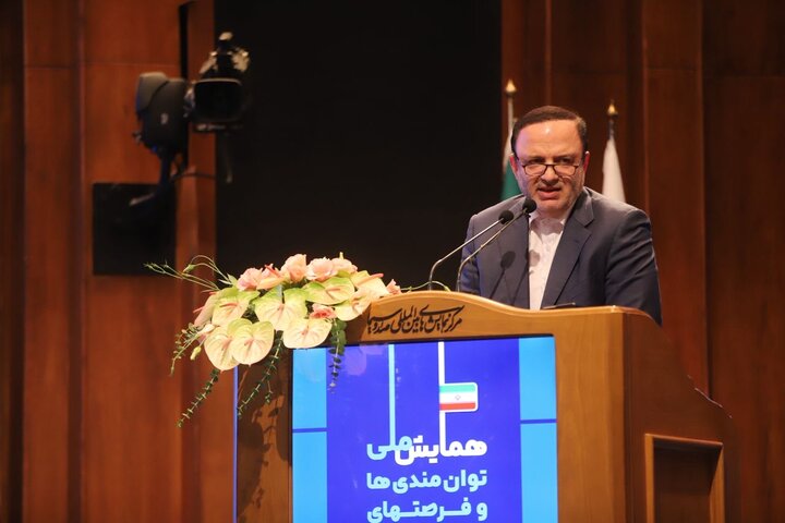 بازگشت مزیت‌های قانونی و توسعه مناطق آزاد، راهبرد اصلی دولت چهاردهم