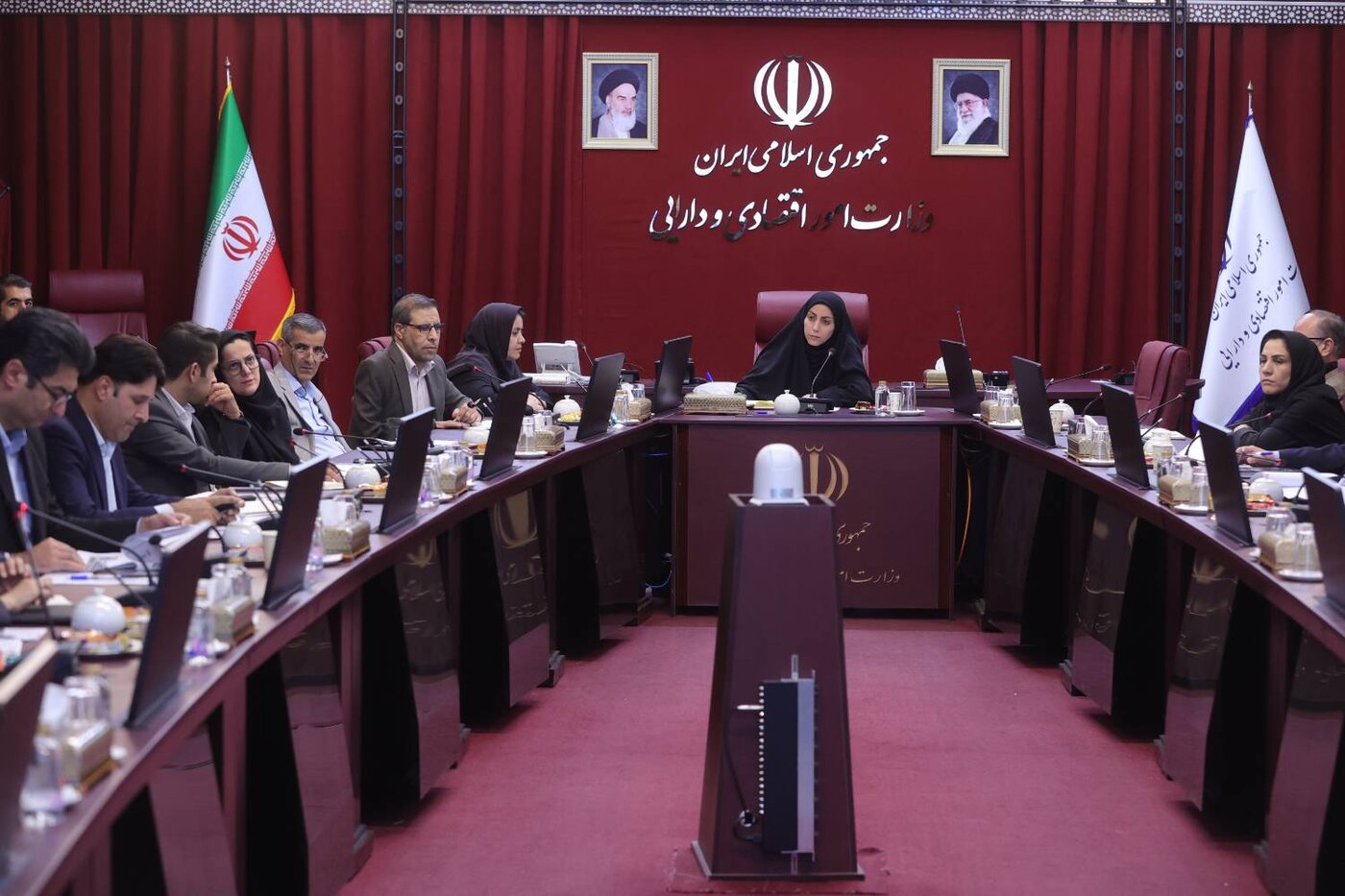 بررسی ۹ محور سیاستی در کارگروه تحقق شعار سال ۱۴۰۴ بررسی ۹ محور سیاستی در کارگروه تحقق شعار سال ۱۴۰۴