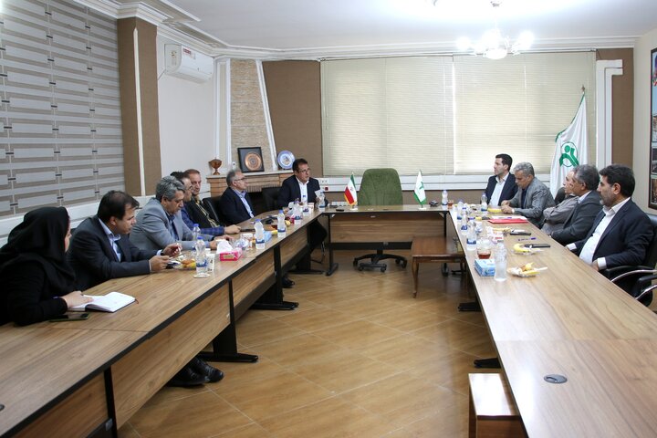 مدیرعامل بیمه دانا بر ارتقای خدمات درمانی بازنشستگان زنجان تأکید کرد