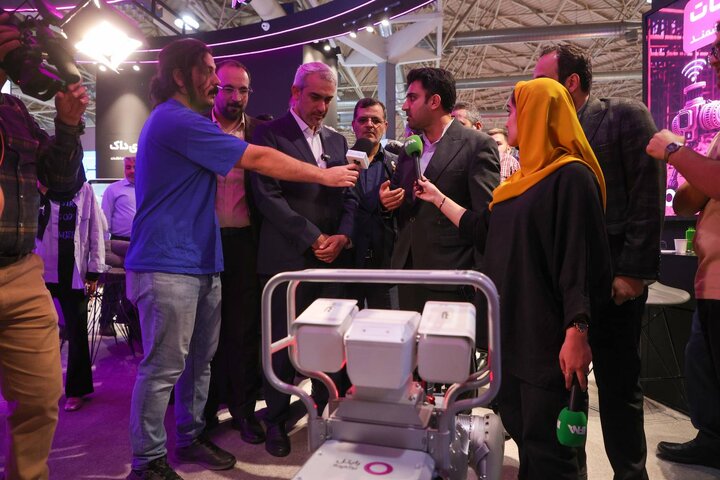 بازدید وزیر اقتصاد از نمایشگاه بین المللی الکامپ