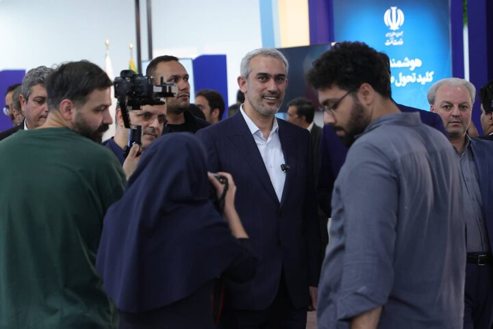 بازدید وزیر اقتصاد از نمایشگاه بین المللی الکامپ