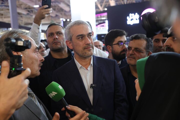 بازدید وزیر اقتصاد از نمایشگاه بین المللی الکامپ