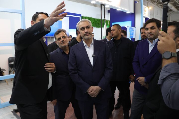 بازدید وزیر اقتصاد از نمایشگاه بین المللی الکامپ