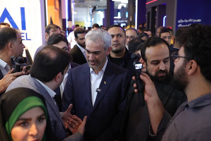 بازدید وزیر اقتصاد از نمایشگاه بین المللی الکامپ