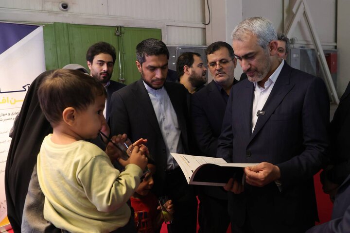 بازدید وزیر اقتصاد از نمایشگاه بین المللی الکامپ