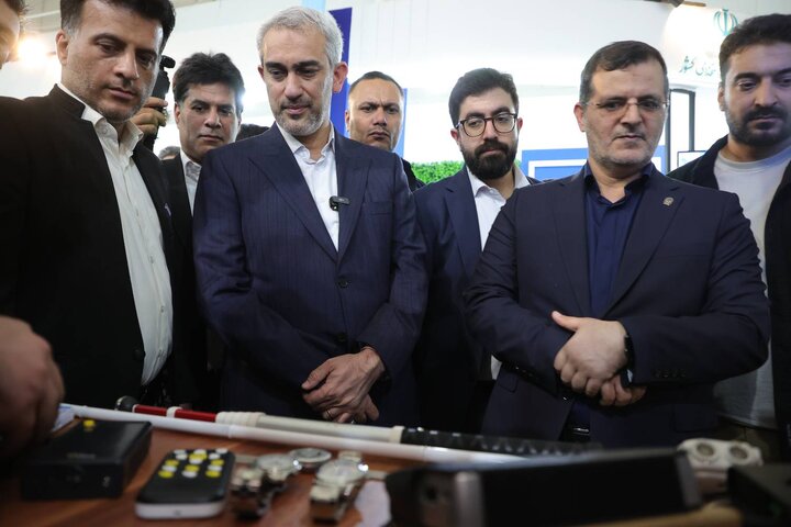 بازدید وزیر اقتصاد از نمایشگاه بین المللی الکامپ