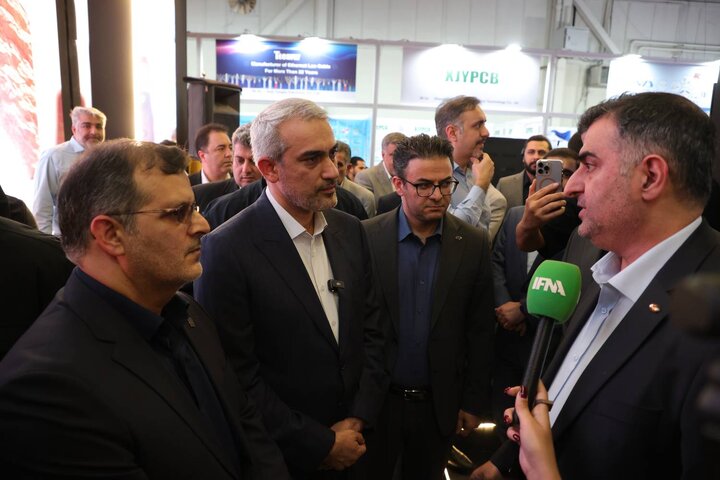 بازدید وزیر اقتصاد از نمایشگاه بین المللی الکامپ