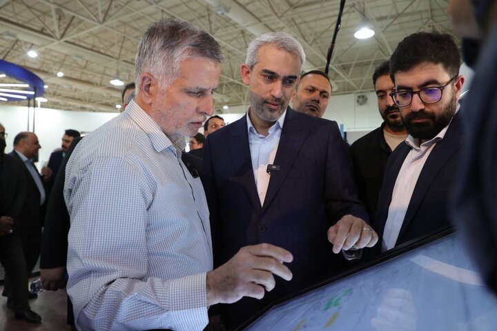 بازدید وزیر اقتصاد از نمایشگاه بین المللی الکامپ
