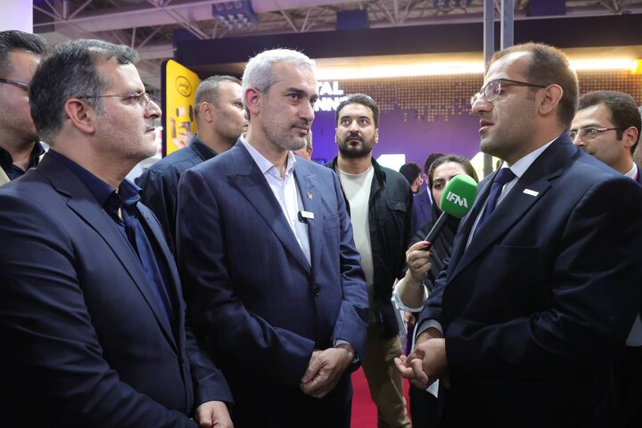 بازدید وزیر اقتصاد از نمایشگاه بین المللی الکامپ