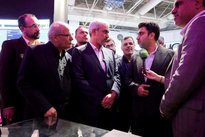 بازدید وزیر اقتصاد از نمایشگاه بین المللی الکامپ