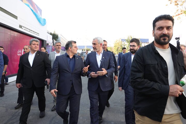 بازدید وزیر اقتصاد از نمایشگاه بین المللی الکامپ