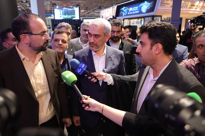 بازدید وزیر اقتصاد از نمایشگاه بین المللی الکامپ