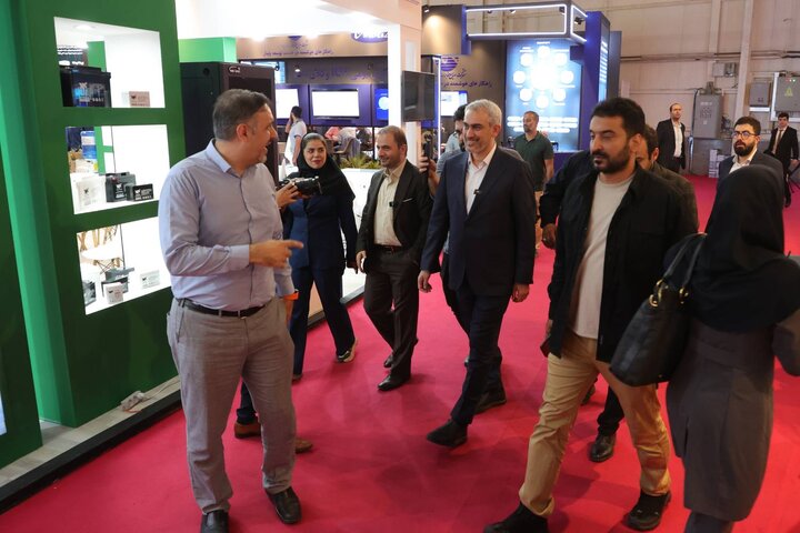 بازدید وزیر اقتصاد از نمایشگاه بین المللی الکامپ
