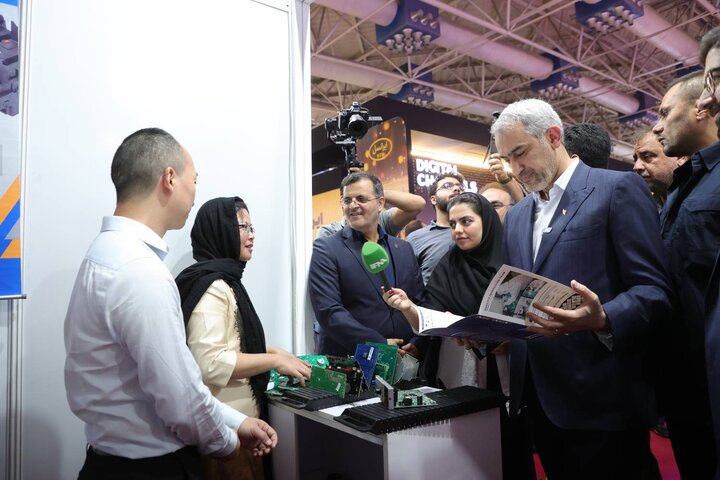 بازدید وزیر اقتصاد از نمایشگاه بین المللی الکامپ