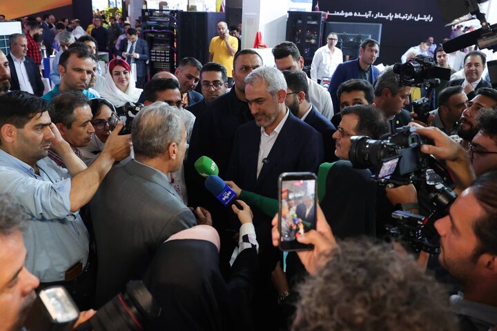 بازدید وزیر اقتصاد از نمایشگاه بین المللی الکامپ