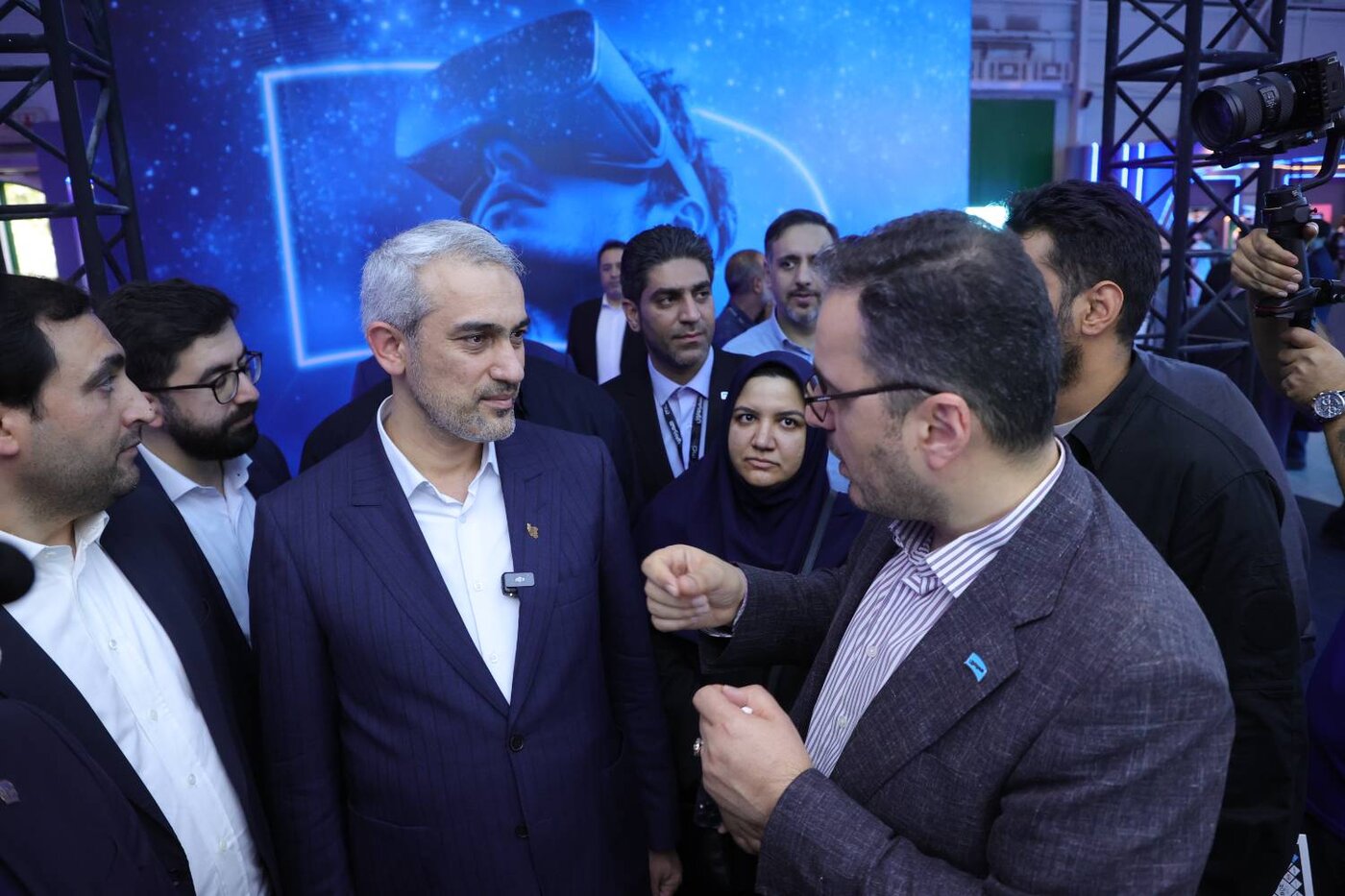 بازدید وزیر امور اقتصادی و دارایی از بیست و هشتمین نمایشگاه بین‌المللی الکامپ (الکامپ ۱۴۰۴)، ۵ مهرماه ۱۴۰۴