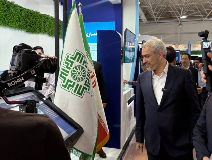 بازدید وزیر امور اقتصادی و دارایی از بیست و هشتمین نمایشگاه بین‌المللی الکامپ