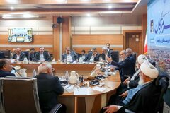 وزیر اقتصاد همراه با رییس جمهور در سفر به هرمزگان