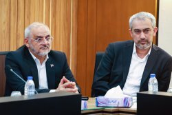 وزیر اقتصاد همراه با رییس جمهور در سفر به هرمزگان