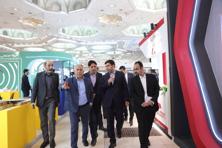 بازدید رئیس سازمان سرمایهگذاری و کمکهای اقتصادی و فنی ایران از نمایشگاه فرصت های سرمایه گذاری در معدن و صنایع معدنی ایران