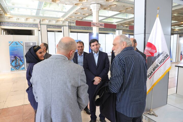 بازدید رئیس سازمان سرمایهگذاری و کمکهای اقتصادی و فنی ایران از نمایشگاه فرصت های سرمایه گذاری در معدن و صنایع معدنی ایران