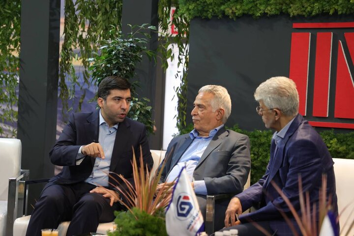 بازدید رئیس سازمان سرمایهگذاری و کمکهای اقتصادی و فنی ایران از نمایشگاه فرصت های سرمایه گذاری در معدن و صنایع معدنی ایران