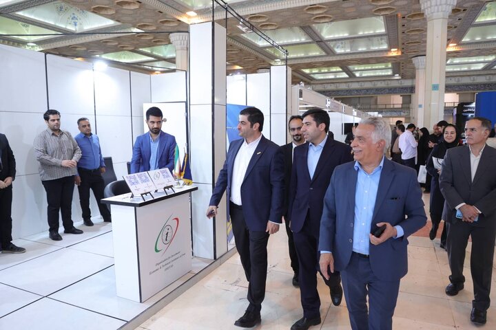 بازدید رئیس سازمان سرمایهگذاری و کمکهای اقتصادی و فنی ایران از نمایشگاه فرصت های سرمایه گذاری در معدن و صنایع معدنی ایران