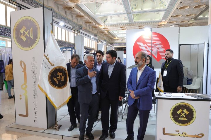 بازدید رئیس سازمان سرمایهگذاری و کمکهای اقتصادی و فنی ایران از نمایشگاه فرصت های سرمایه گذاری در معدن و صنایع معدنی ایران