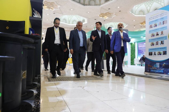 بازدید رئیس سازمان سرمایهگذاری و کمکهای اقتصادی و فنی ایران از نمایشگاه فرصت های سرمایه گذاری در معدن و صنایع معدنی ایران