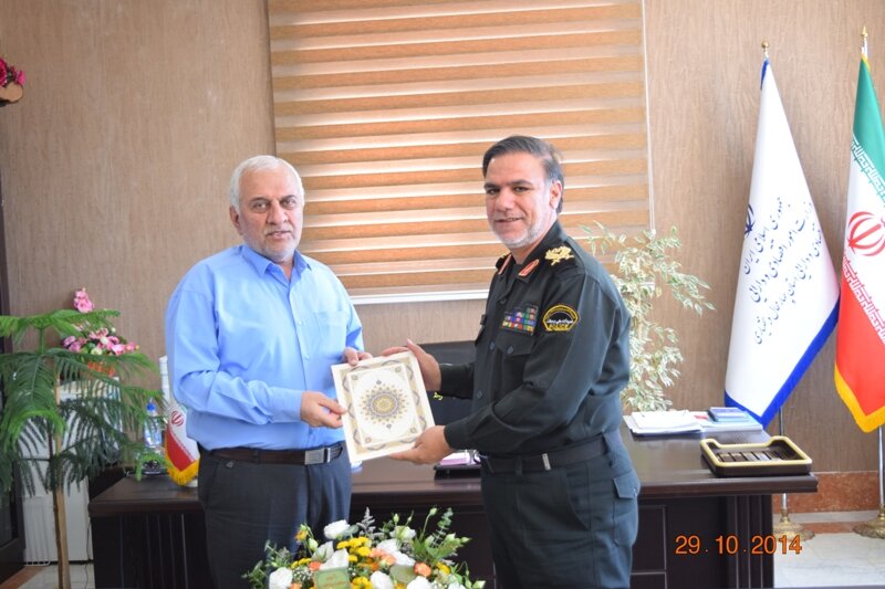 مدیرکل امور اقتصادی و دارایی استان چهارمحال و بختیاری، با فرمانده نیروی انتظامی استان دیدار و گفتگو کرد.