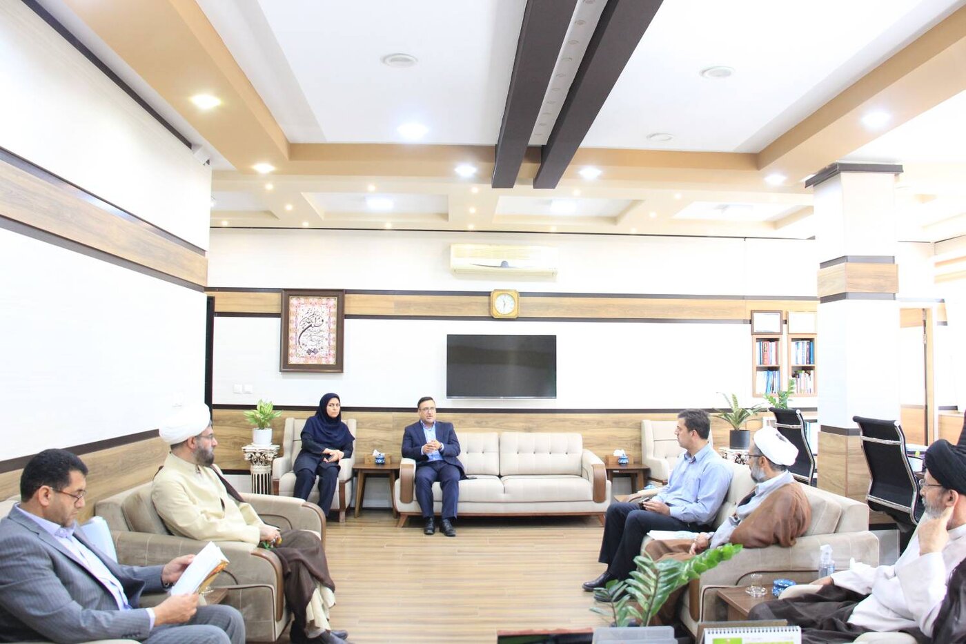 دیدار و گفتگوی حجت‌الاسلام والمسلمین حسنی حلم، رئیس ستاد اقامه نماز استان همدان با حسن پیمانی نماینده وزیر و مدیرکل امور اقتصادی و دارایی استان