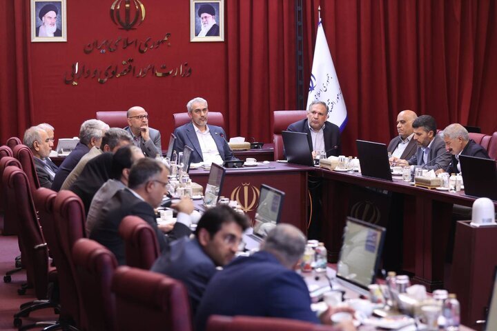 گزارش‌ عملکرد ۱۰۰ روزه وزیر اقتصاد به نمایندگان مردم