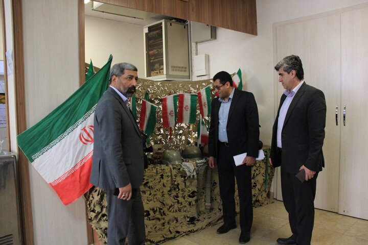 بازدید مدیرکل امور اقتصادی و دارایی استان همدان از نمایشگاه دفاع مقدس