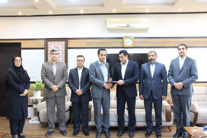 تقدیر از همکار ناشنوا اداره کل امور اقتصادی و دارایی استان همدان