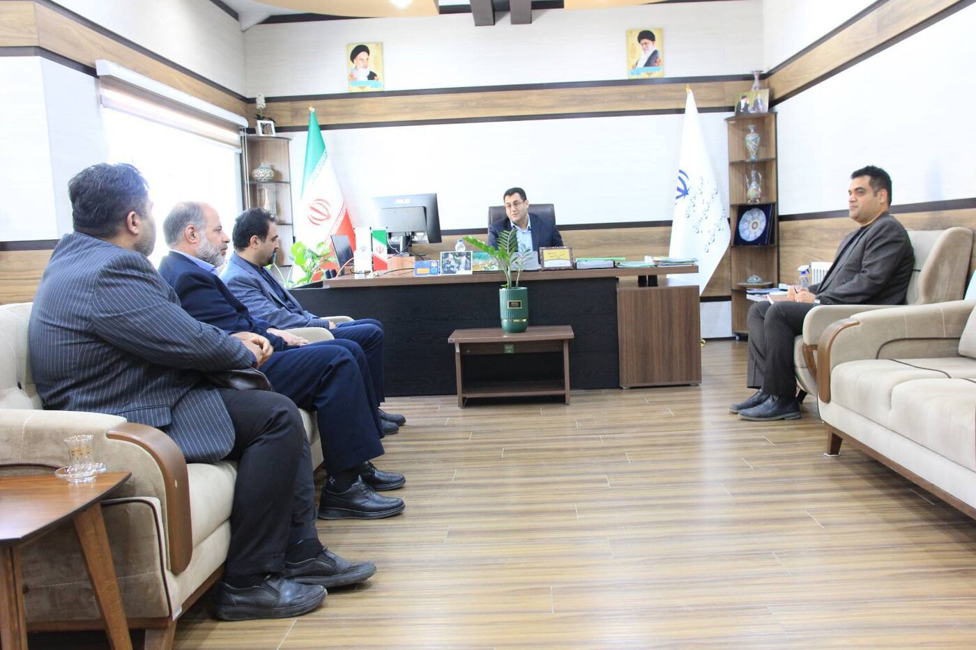 دیدار و گفتگوی میرزاپور رئیس دانشکده دامپزشکی دانشگاه بوعلی سینا همدان با حسن پیمانی نماینده وزیر و مدیرکل امور اقتصادی و دارایی استان همدان