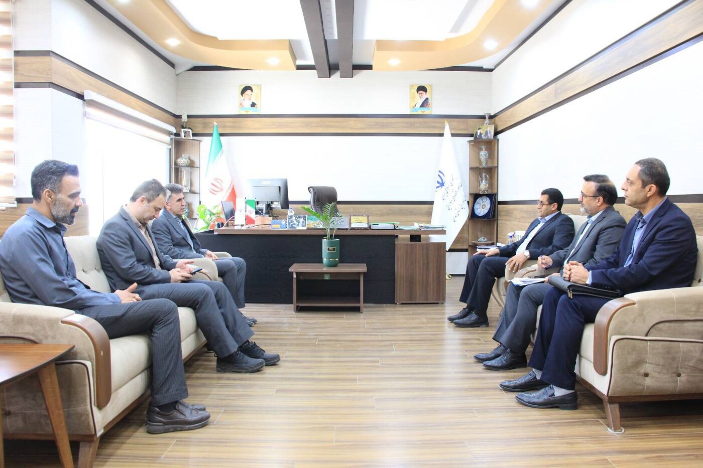 دیدار و گفتگوی شهلایی مدرکل نوسازی مدارس با حسن پیمانی نماینده وزیر و مدیرکل امور اقتصادی و دارایی استان همدان