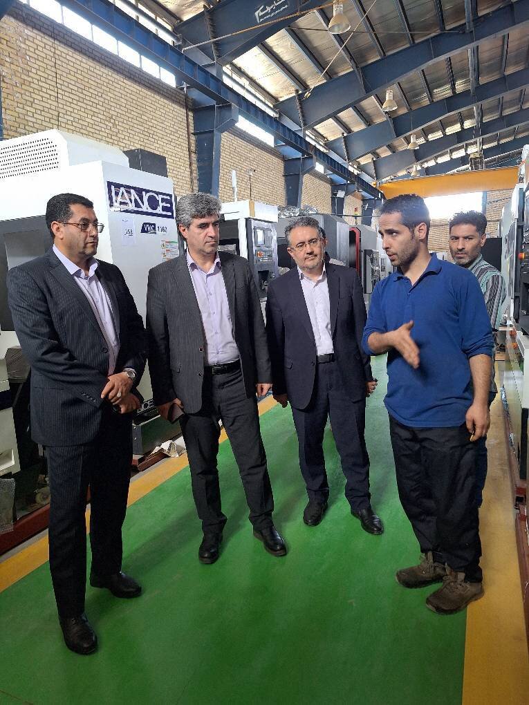 بازدید حسن پیمانی نماینده وزیر و مدیرکل امور اقتصادی و دارایی استان همدان از کارخانه رایان ماشین افزار