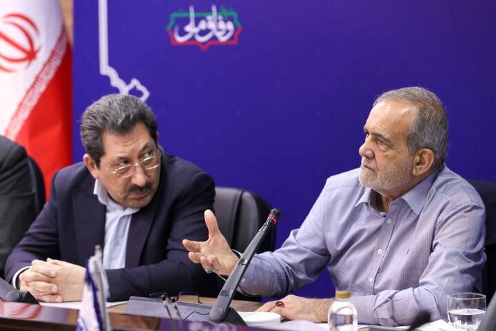 نشست صمیمی رئیس‌جمهور و وزیر اقتصاد با اعضای اتاق بازرگانی ایران