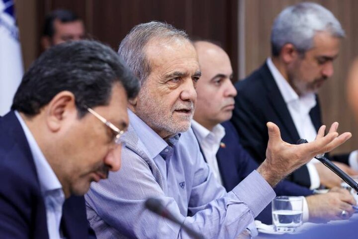 نشست صمیمی رئیس‌جمهور و وزیر اقتصاد با اعضای اتاق بازرگانی ایران