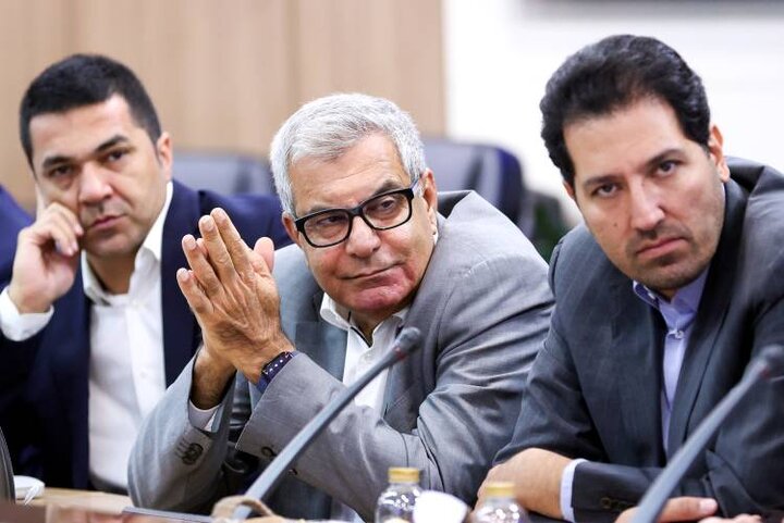 نشست صمیمی رئیس‌جمهور و وزیر اقتصاد با اعضای اتاق بازرگانی ایران