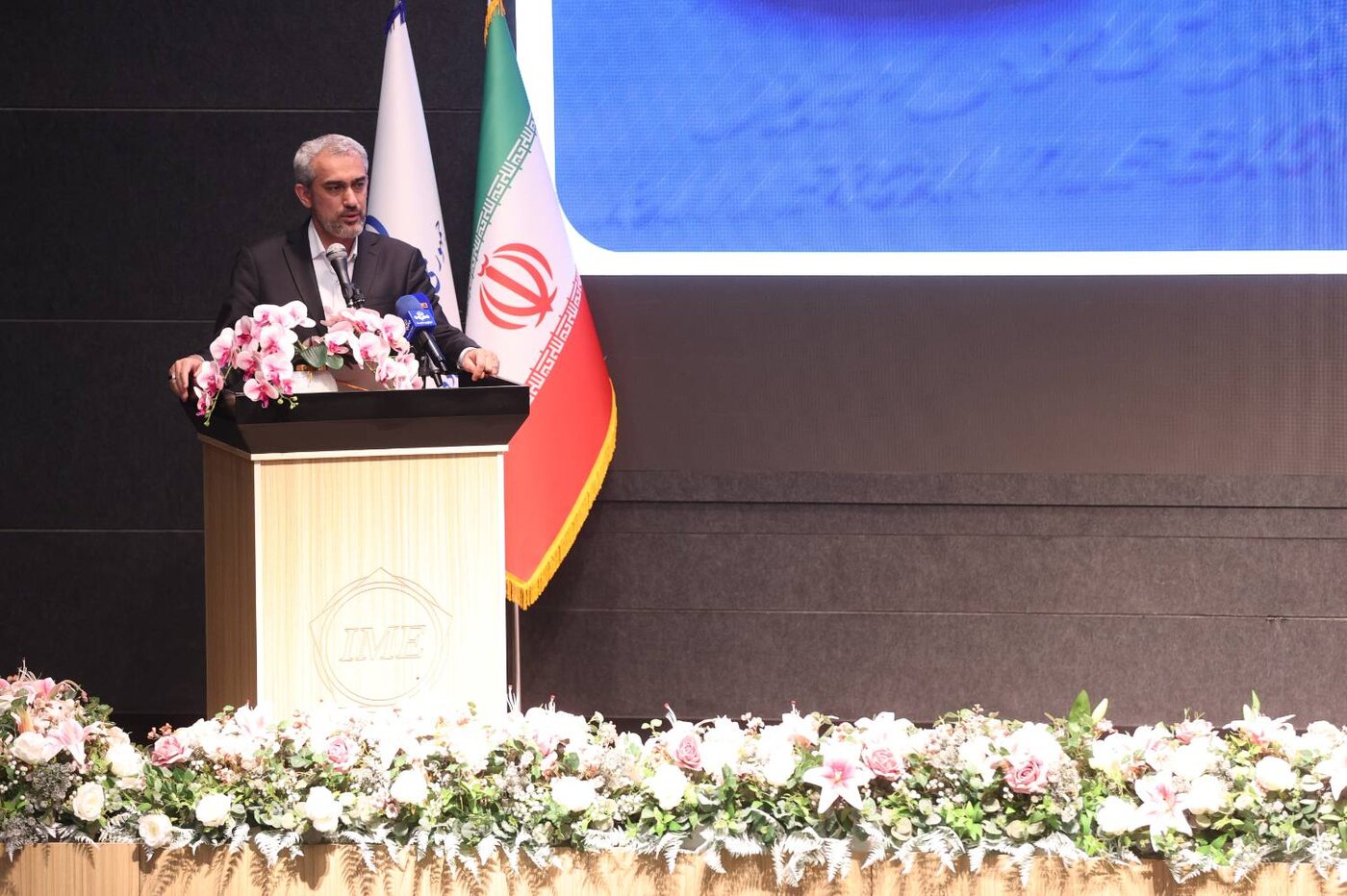 بنگاههای بزرگ را به بازار سرمایه سوق میدهیم/ طرح رویش، منابع خرد مردم را به صنایع بزرگ هدایت میکند بنگاههای بزرگ را به بازار سرمایه سوق میدهیم/ طرح رویش، منابع خرد مردم را به صنایع بزرگ هدایت میکند